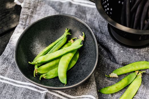 2 cups of cooked black pods