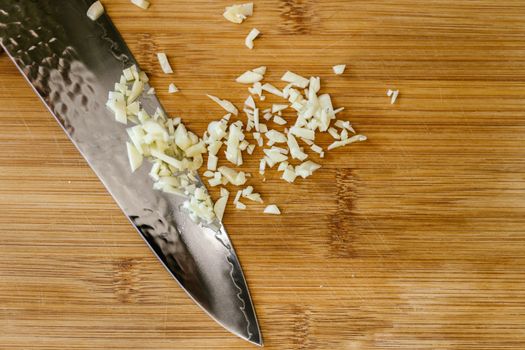2 fine chopped garlic teeth