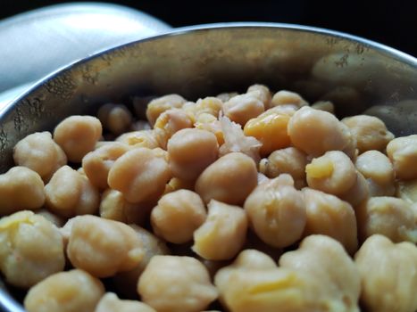 canned chickpeas, drained