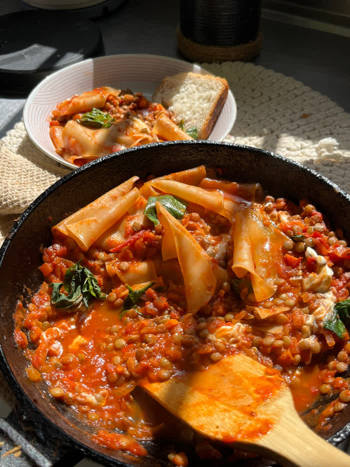 Lasagna soup with lentils