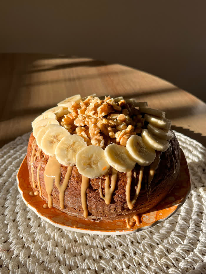 Banana and walnut cake