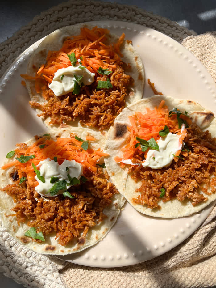 Tofu tacos grated to the barbecue